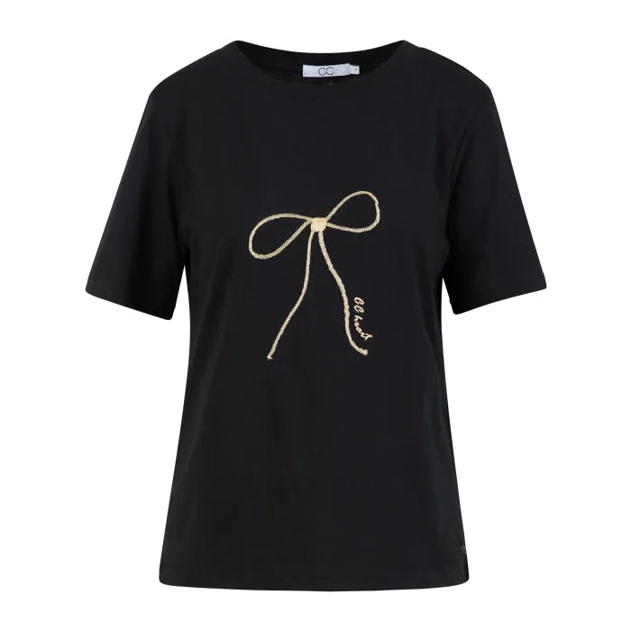 Sort basis t-shirt med korte ærmer og guldfarvet sløjfe-print på brystet samt lille tekstdetalje.