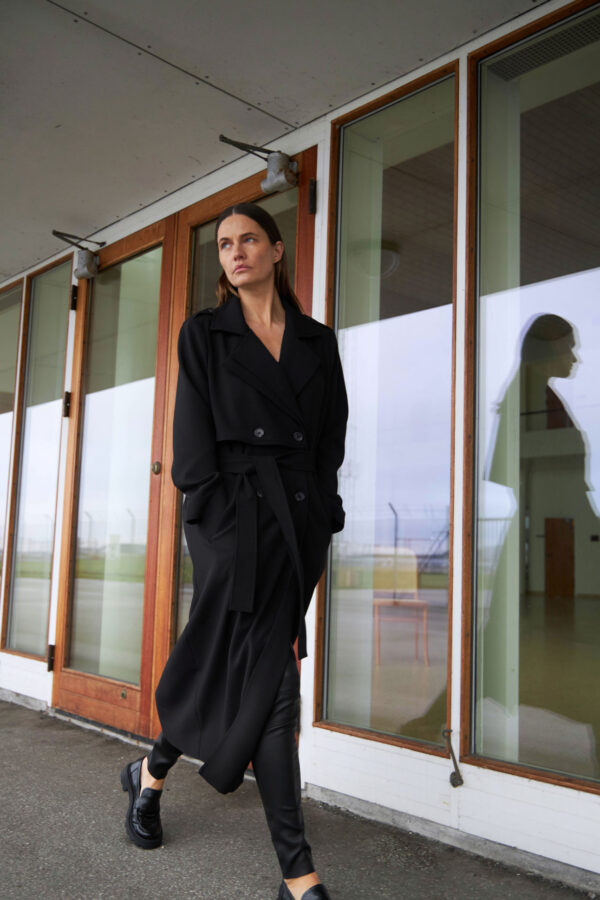 Coster Copenhagen Trench Coat Sort - Image 3